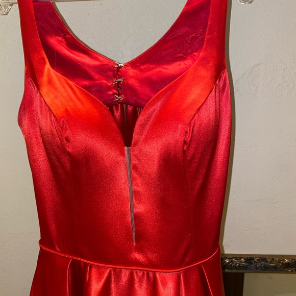 MARY'S BEAUTIFUL PROM RED DRESS CHEAP, PRETTY, GOWN, WEDDING, EVENTS !!! - Picture 4 of 6